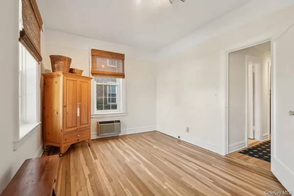 $719,000 | 12 Hamilton Place, Unit B5, Garden City, NY 11530