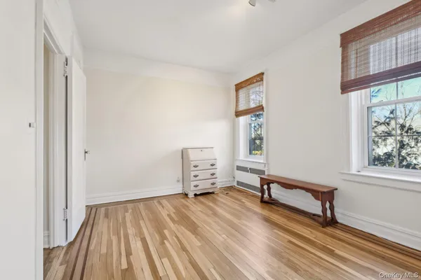 $719,000 | 12 Hamilton Place, Unit B5, Garden City, NY 11530