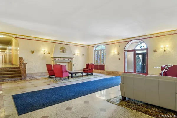 $719,000 | 12 Hamilton Place, Unit B5, Garden City, NY 11530