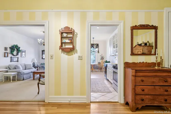 $719,000 | 12 Hamilton Place, Unit B5, Garden City, NY 11530