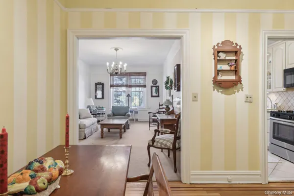 $719,000 | 12 Hamilton Place, Unit B5, Garden City, NY 11530
