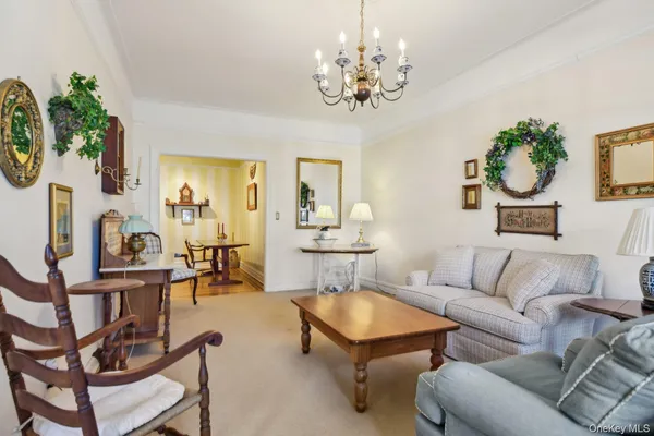 $719,000 | 12 Hamilton Place, Unit B5, Garden City, NY 11530