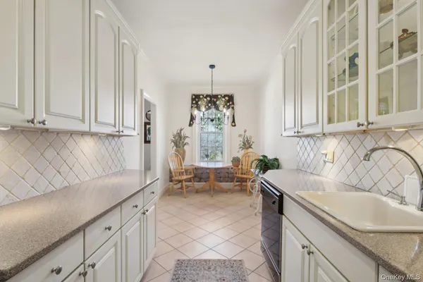 $719,000 | 12 Hamilton Place, Unit B5, Garden City, NY 11530