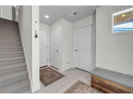 a view of entryway with window
