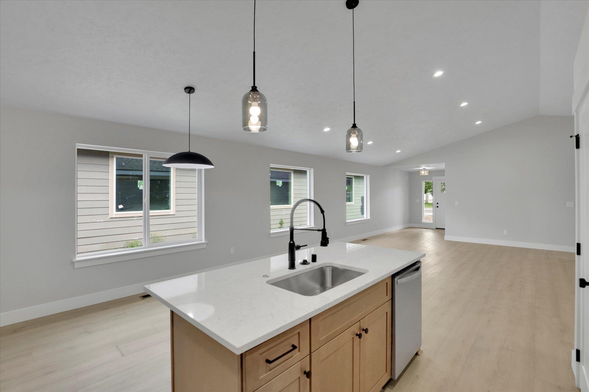 2101 North Sipple Road Spokane Valley, WA 99212 - Photo 4 of 23