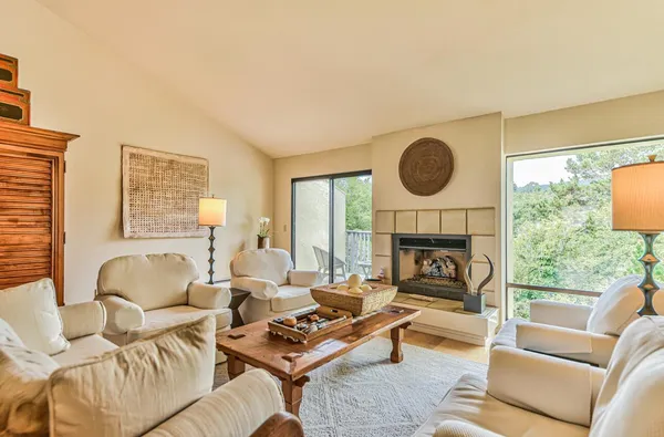 $1,095,000 | 7 Vía Joaquin, Unit 5, Monterey, CA 93940