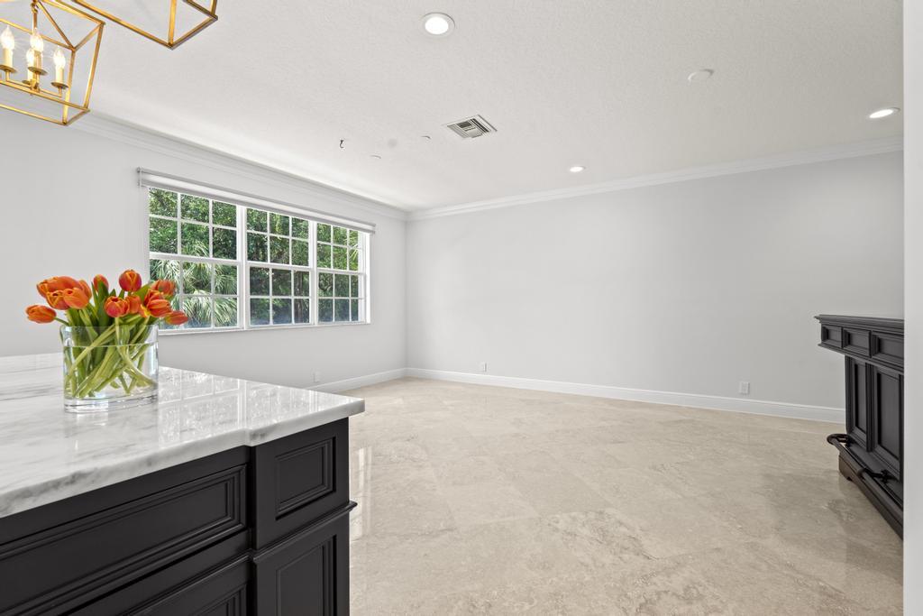 616 Northeast Francesca Lane Boca Raton, FL 33487 - Photo 14 of 64 KITCHEN | BAR