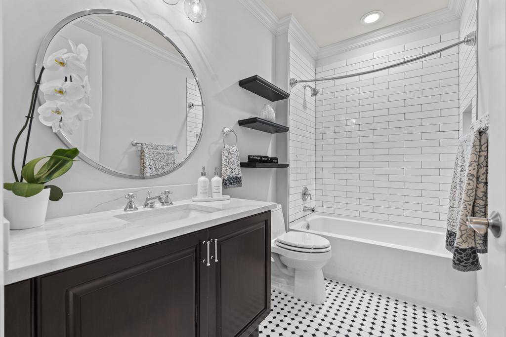 616 Northeast Francesca Lane Boca Raton, FL 33487 - Photo 47 of 64 FULL BATH 3 RD FLOOR