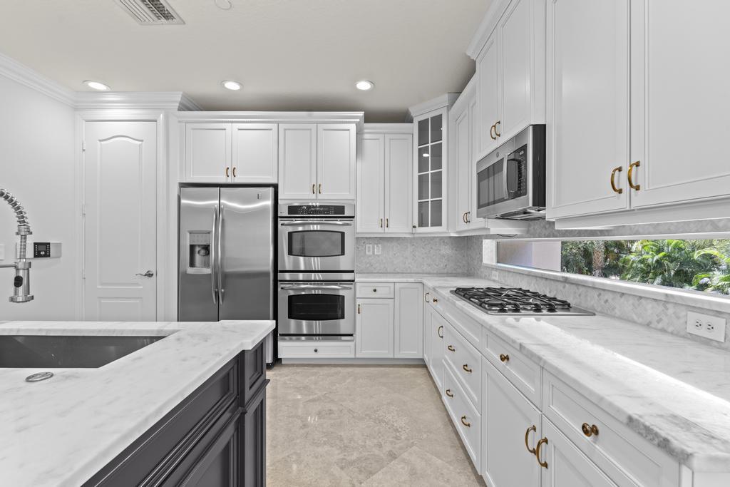 616 Northeast Francesca Lane Boca Raton, FL 33487 - Photo 7 of 64 KITCHEN