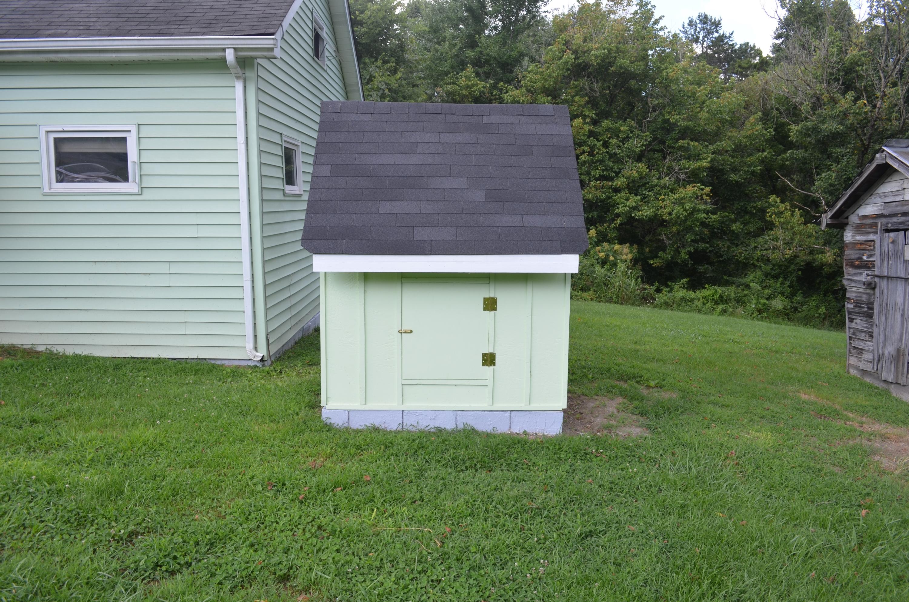 327 Pattie Gap Road Philadelphia, TN 37846 - Photo 11 of 15 Well house