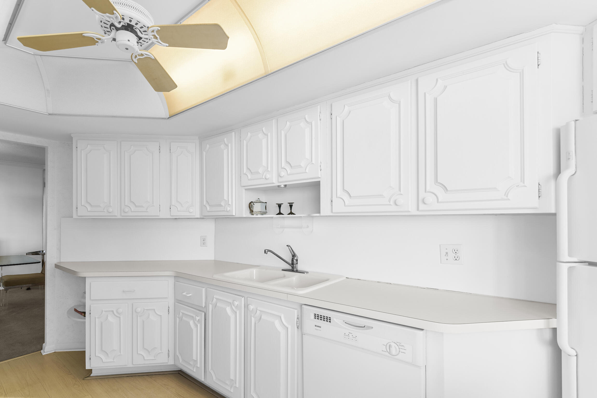 550 South Ocean Boulevard, Unit 1701 Boca Raton, FL 33432 - Photo 17 of 37 Kitchen