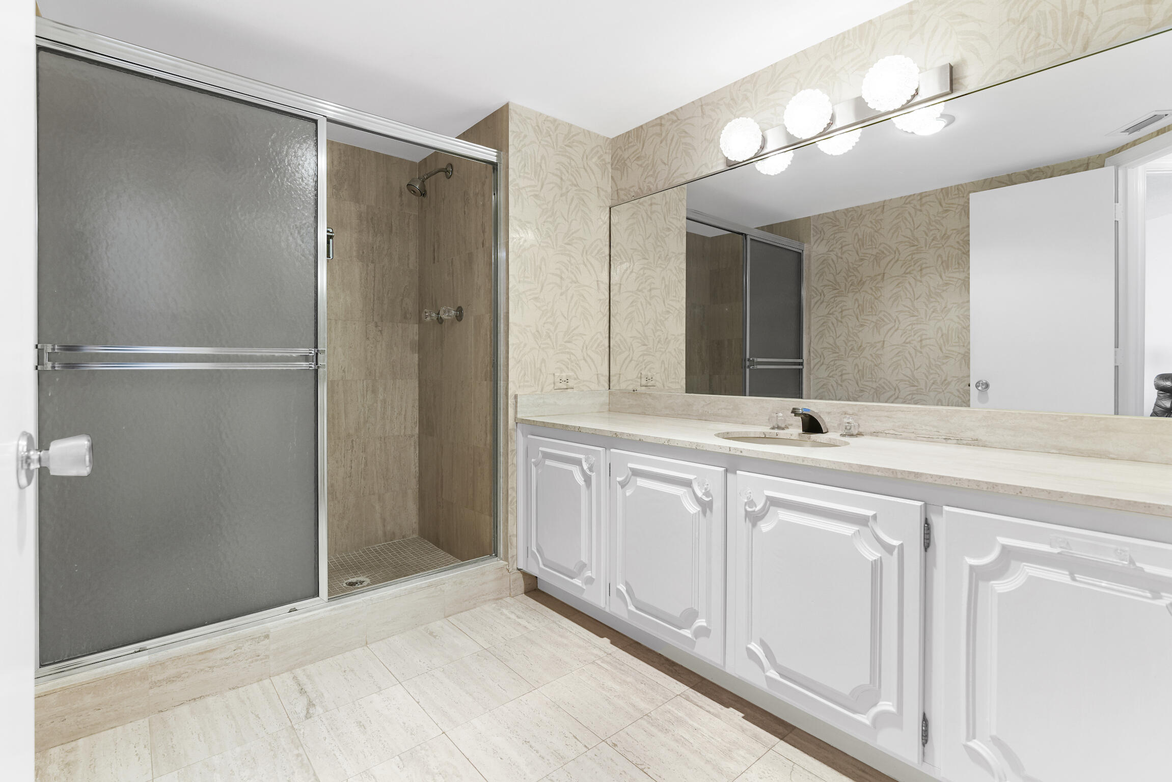 550 South Ocean Boulevard, Unit 1701 Boca Raton, FL 33432 - Photo 20 of 37 Main Bathroom
