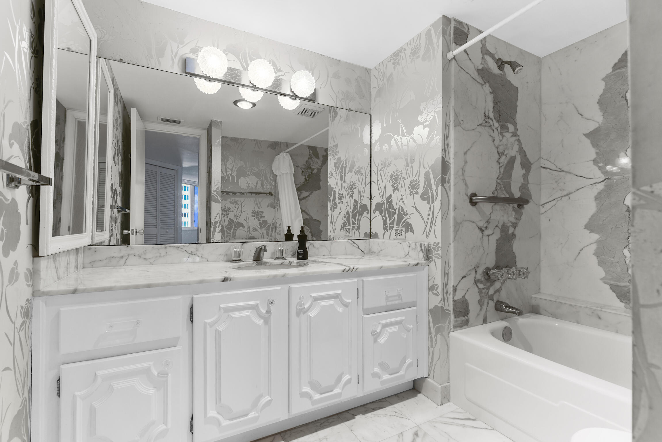 550 South Ocean Boulevard, Unit 1701 Boca Raton, FL 33432 - Photo 23 of 37 Second Bathroom