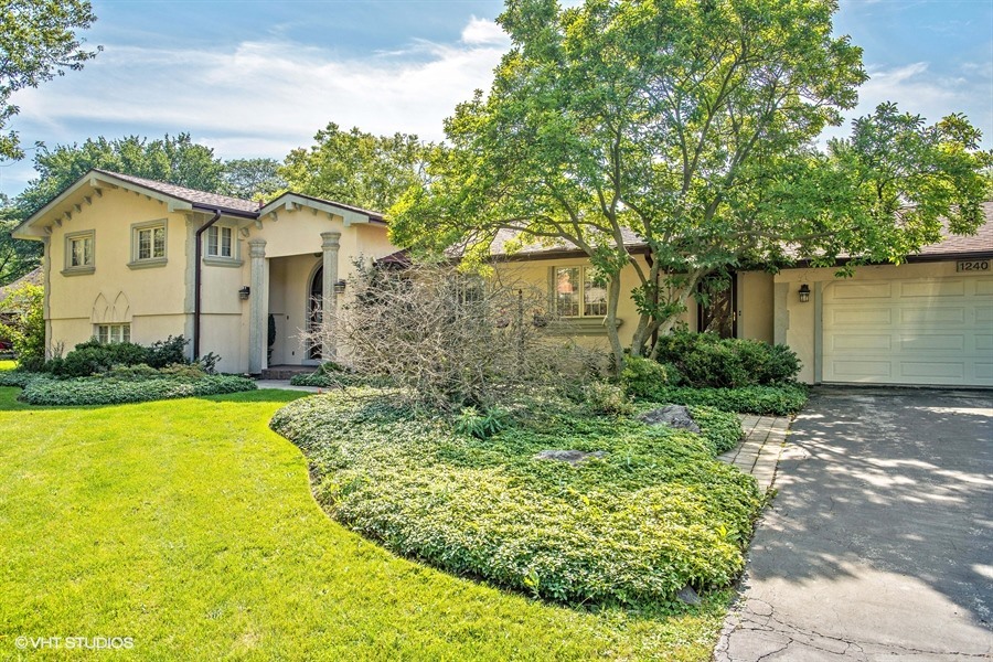 1240 Sunset Road Winnetka, IL 60093 - Photo 2 of 15