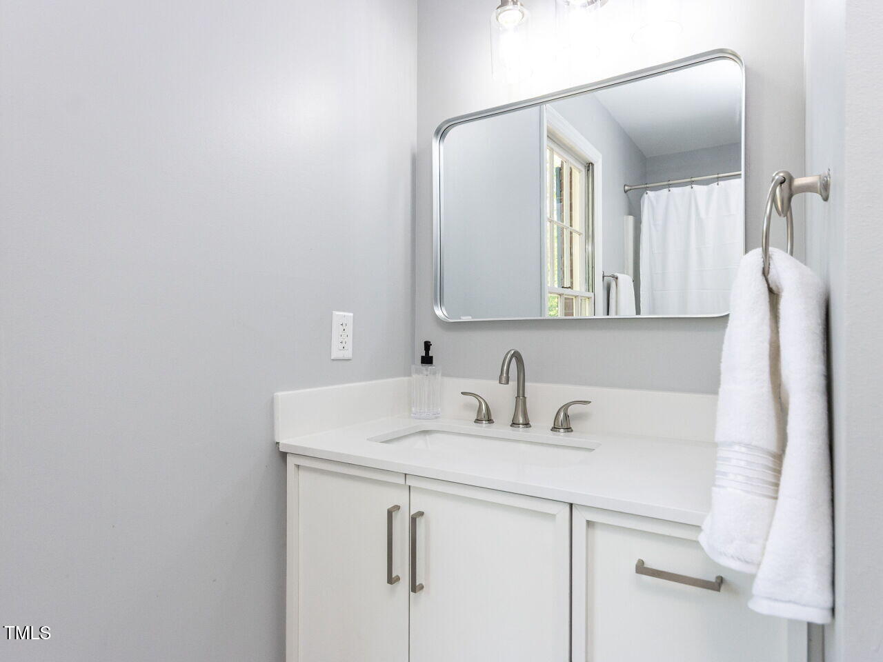 301 Trappers Sack Road Cary, NC 27513 - Photo 17 of 26 027-1280x960-bathroom