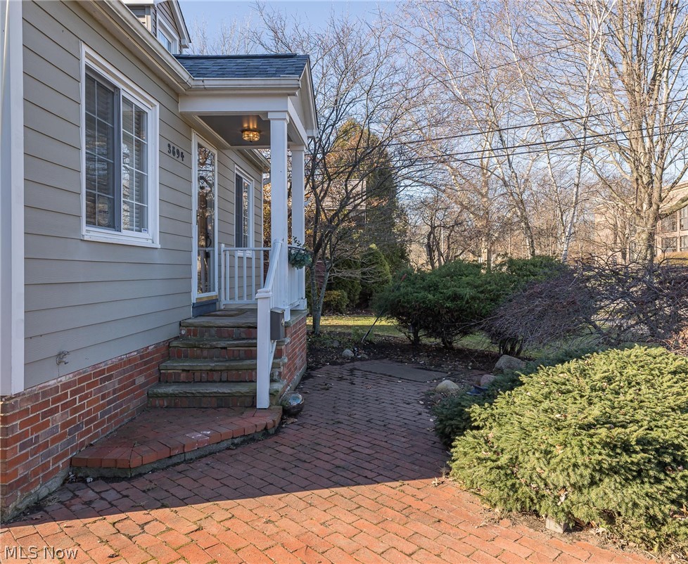 3894 Parkdale Road Cleveland, OH 44121 - Photo 7 of 35