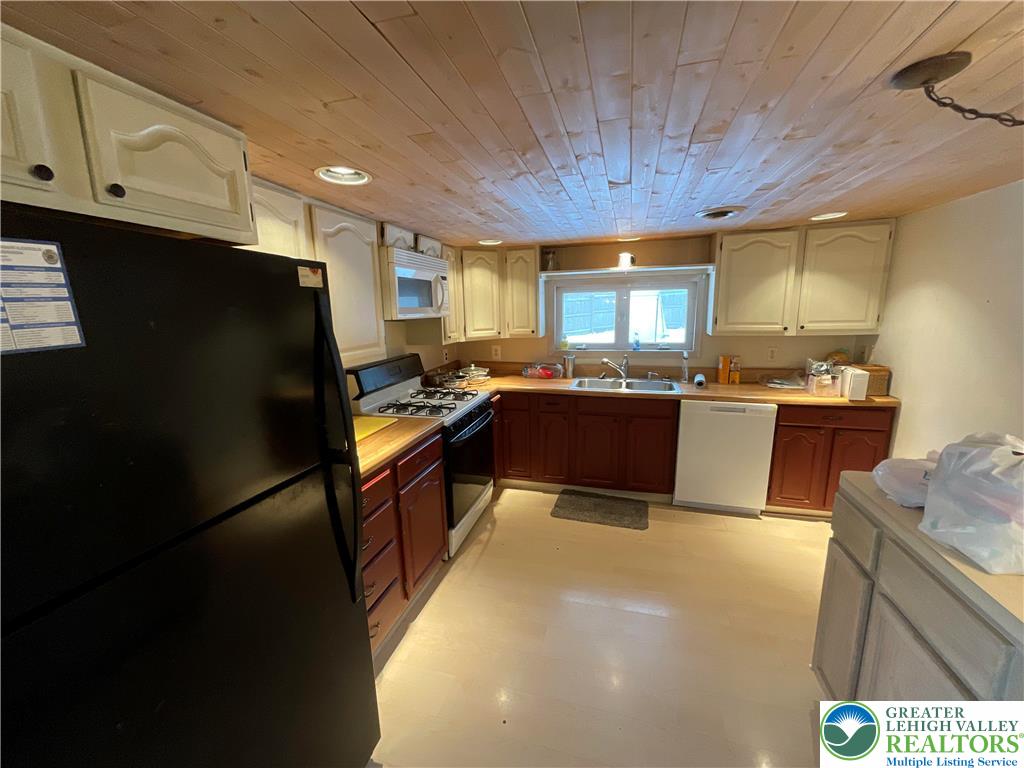 841 Toll Road Effort, PA 18330 - Photo 17 of 23