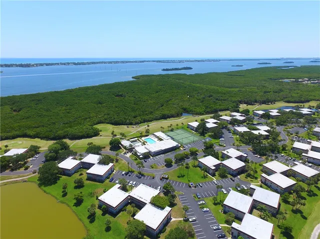 $124,900 | 45 Vista Gdns Trail, Unit 202, Vero Beach, FL 32962