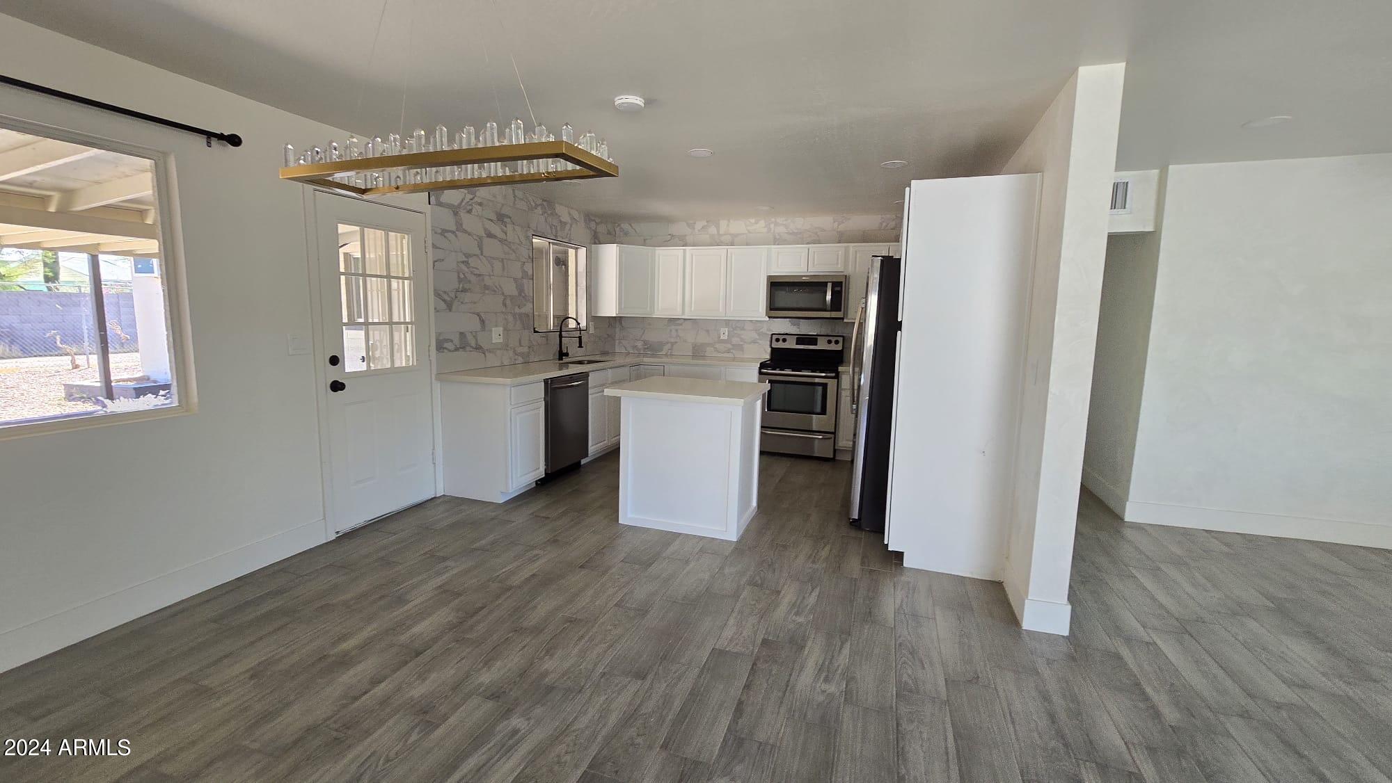 1047 West Elna Rae Street Tempe, AZ 85281 - Photo 7 of 24 7876ae54-989c-48fa-9f59-5fdfd50d5467