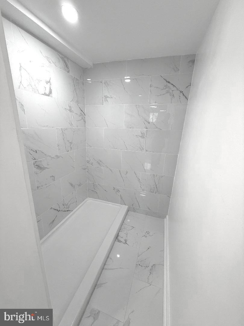 815 East Cold Spring Lane Baltimore, MD 21212 - Photo 36 of 43 a bathroom with a bathtub