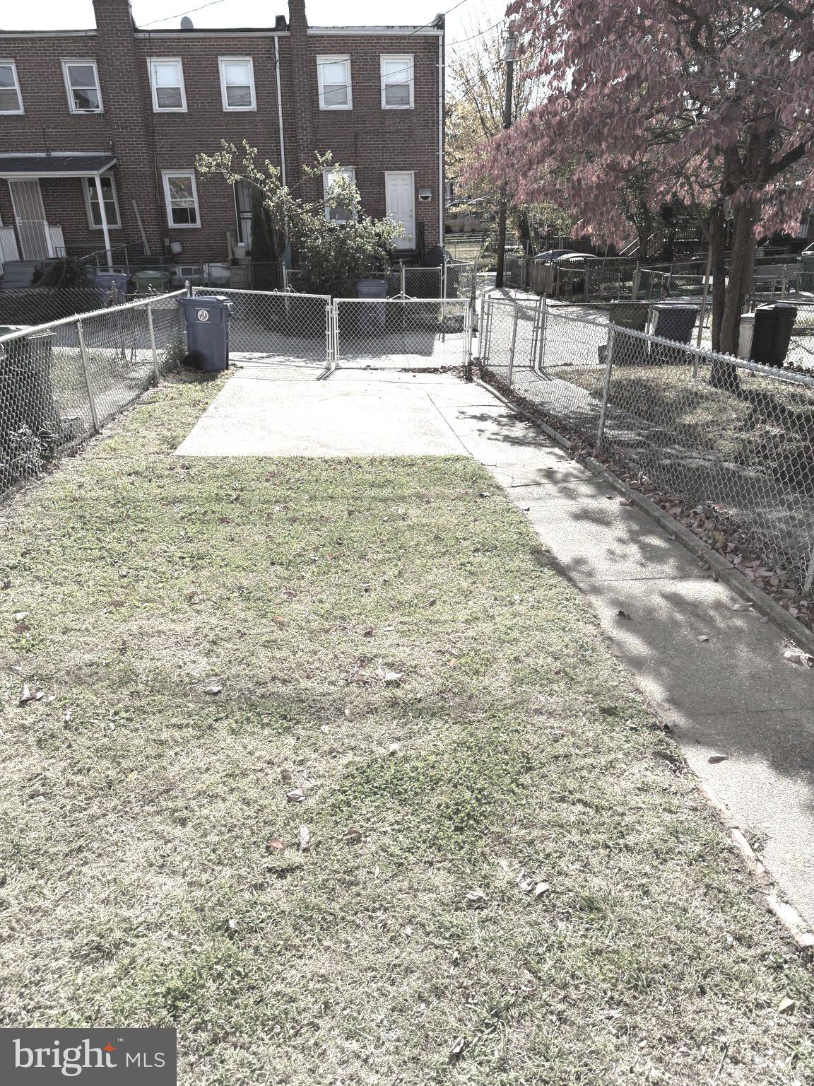 815 East Cold Spring Lane Baltimore, MD 21212 - Photo 42 of 43 a view of a backyard with a bench