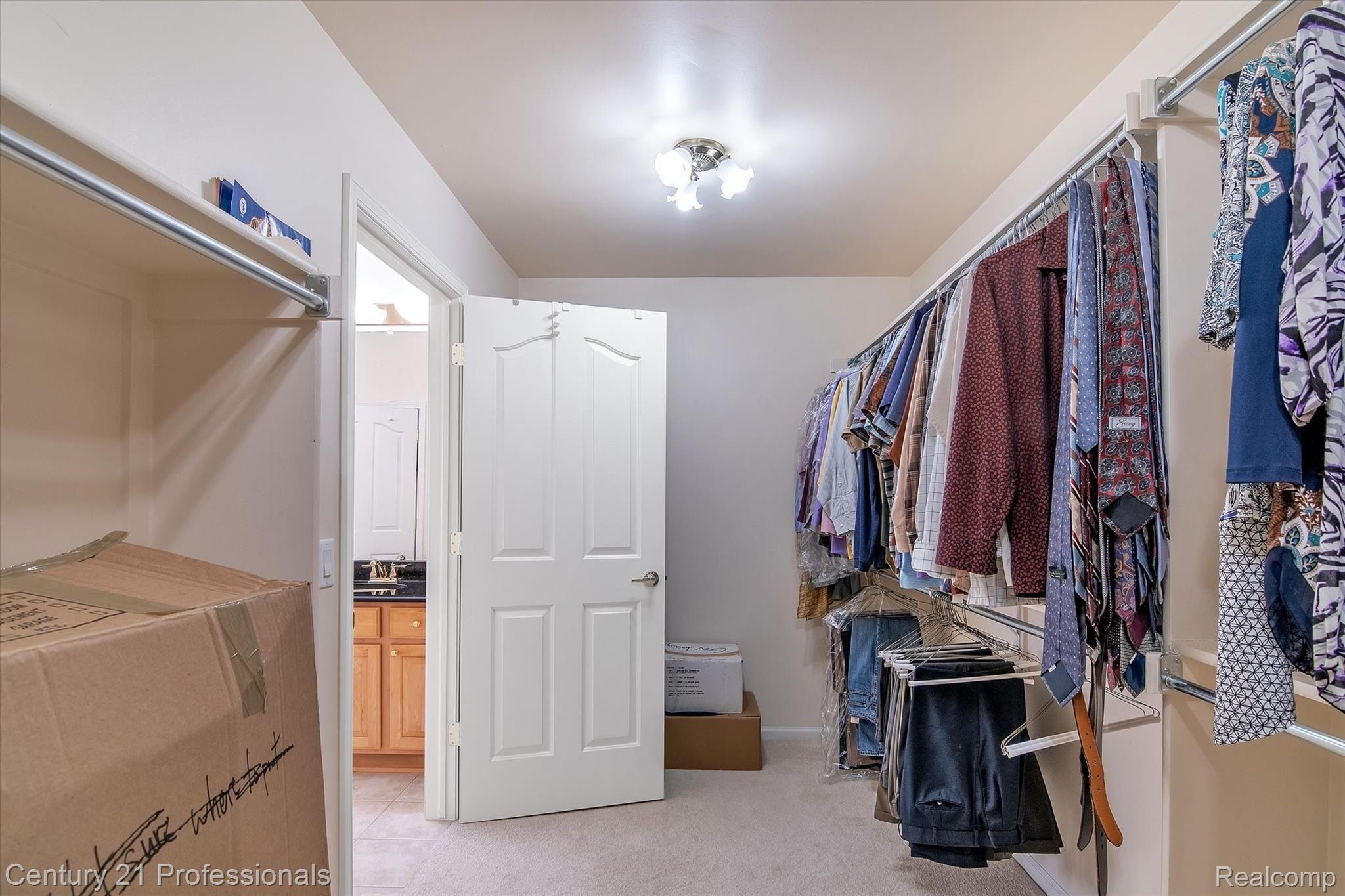 536 Bedlington Drive Rochester, MI 48307 - Photo 31 of 54 34-536 Bedlington Dr-Windowstill Real Estate Photography-35.jpg