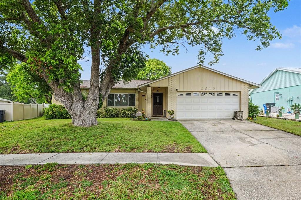 2815 Linden Tree Street Seffner, FL 33584 - Photo 2 of 27