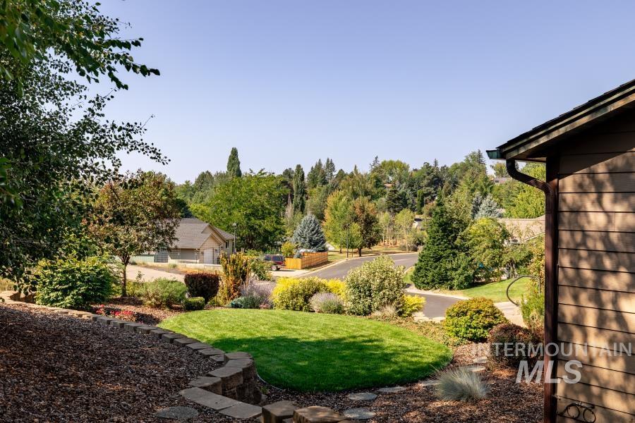1933 Fletcher Place Moscow, ID 83843 - Photo 36 of 44 View of grassy yard