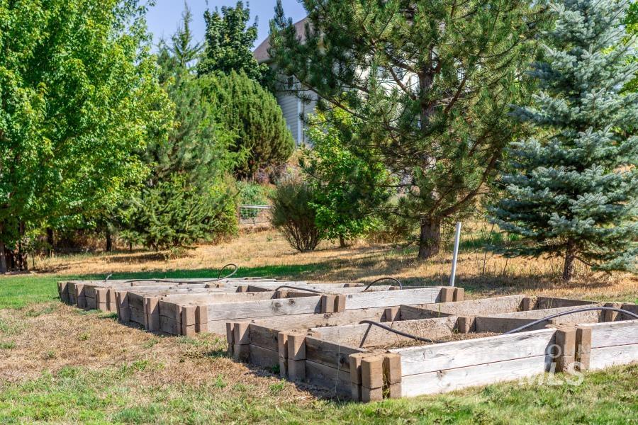 1933 Fletcher Place Moscow, ID 83843 - Photo 38 of 44 View of yard