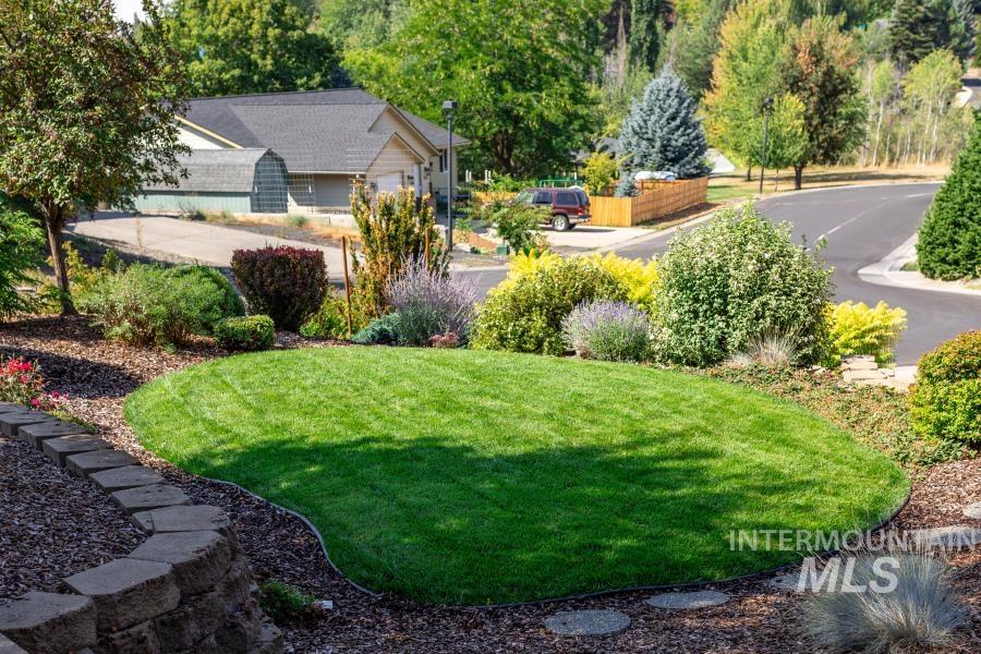 1933 Fletcher Place Moscow, ID 83843 - Photo 41 of 44 View of grassy yard