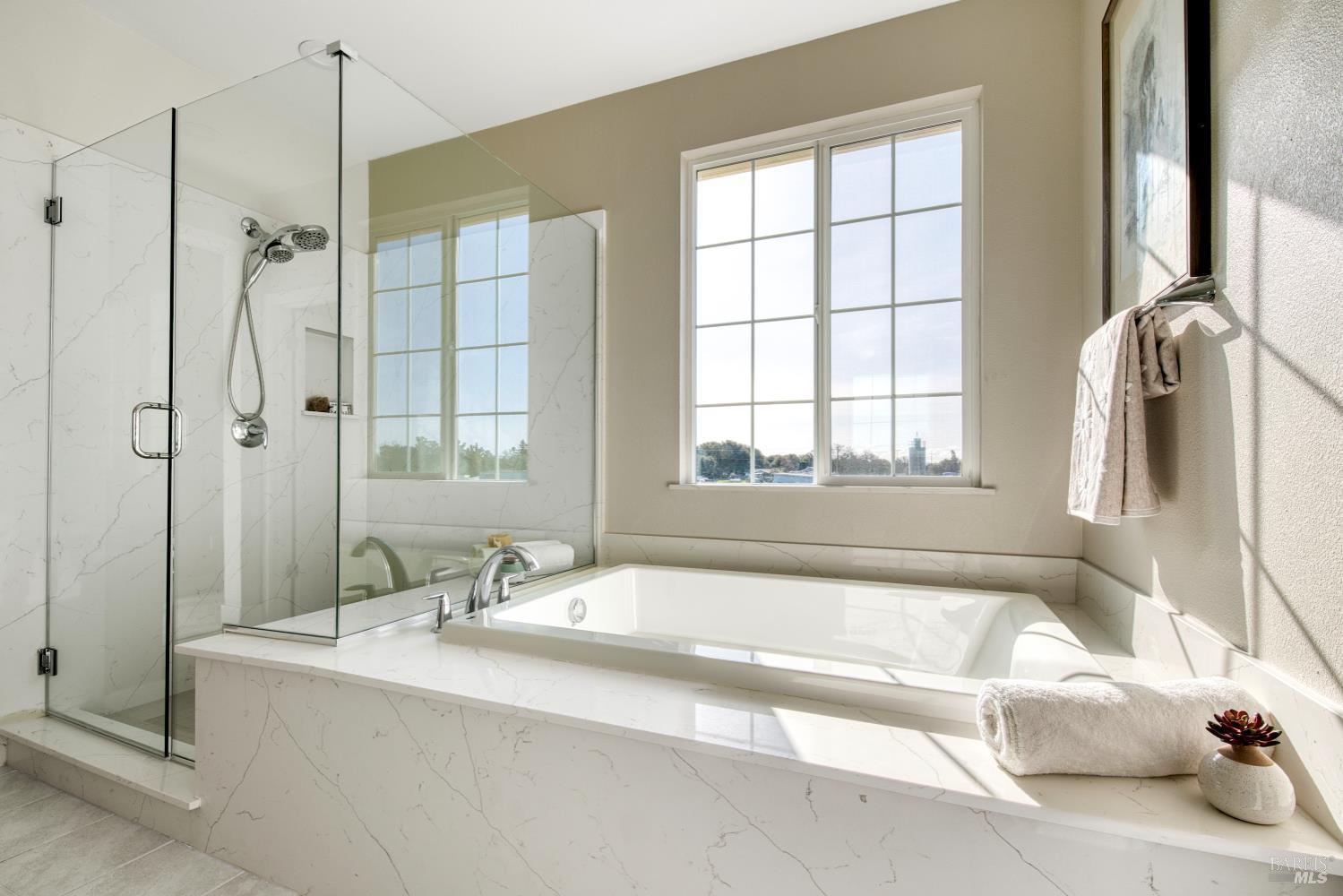 2733 Amora Circle Santa Rosa, CA 95407 - Photo 14 of 37