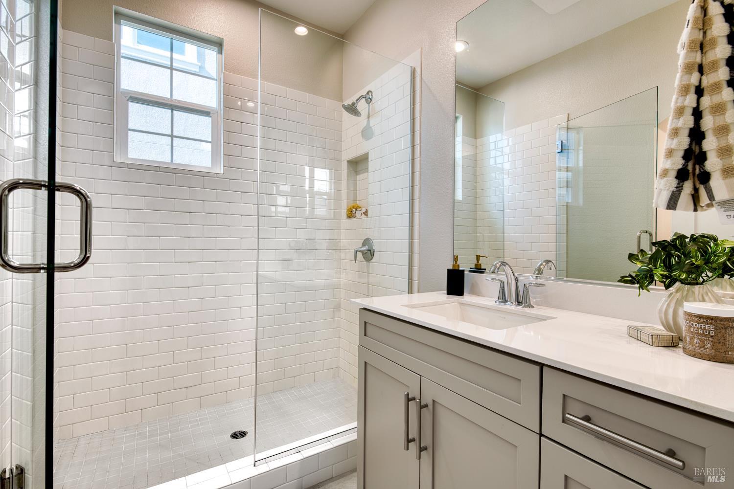 2733 Amora Circle Santa Rosa, CA 95407 - Photo 15 of 37