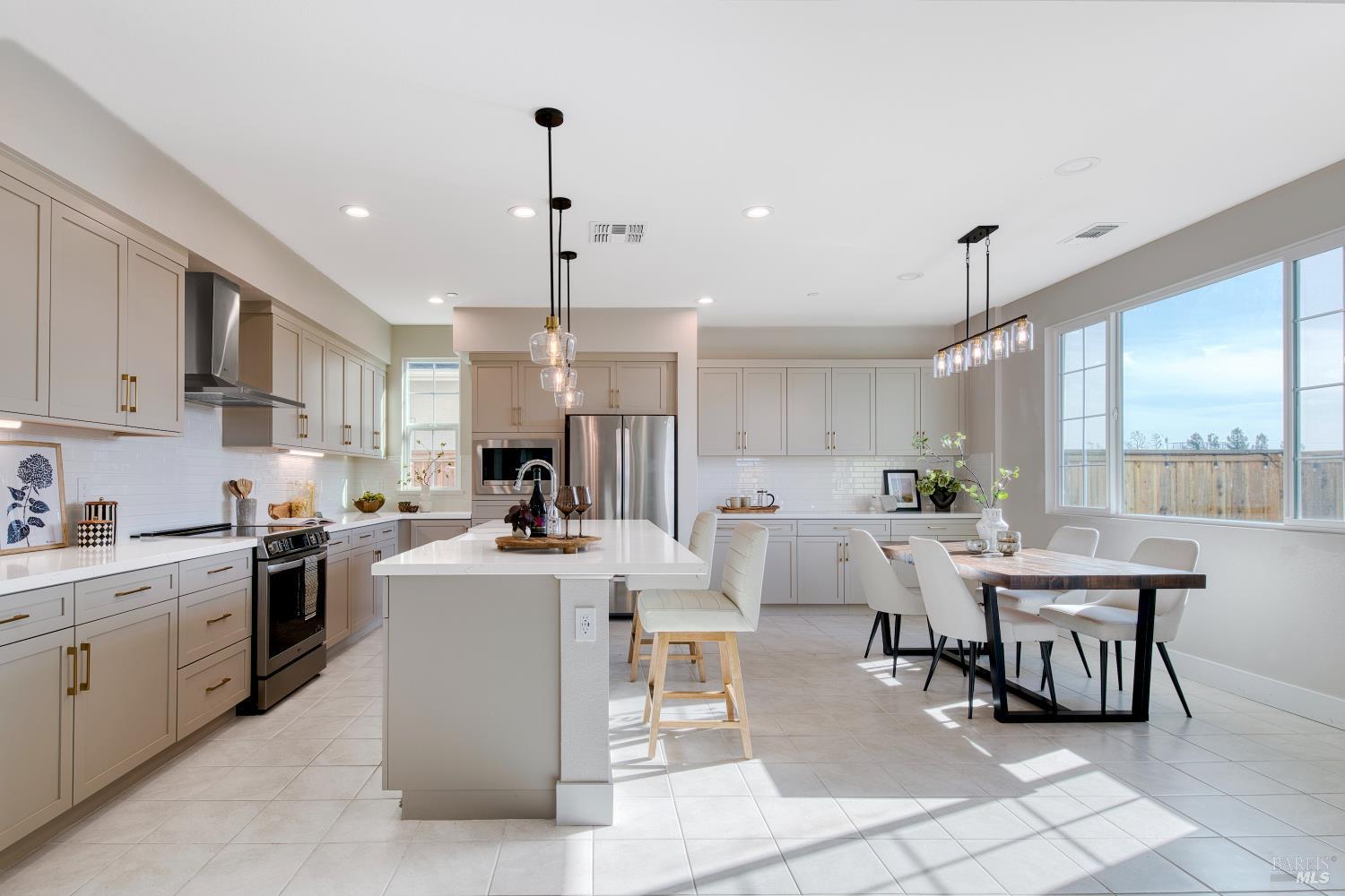 2733 Amora Circle Santa Rosa, CA 95407 - Photo 3 of 37