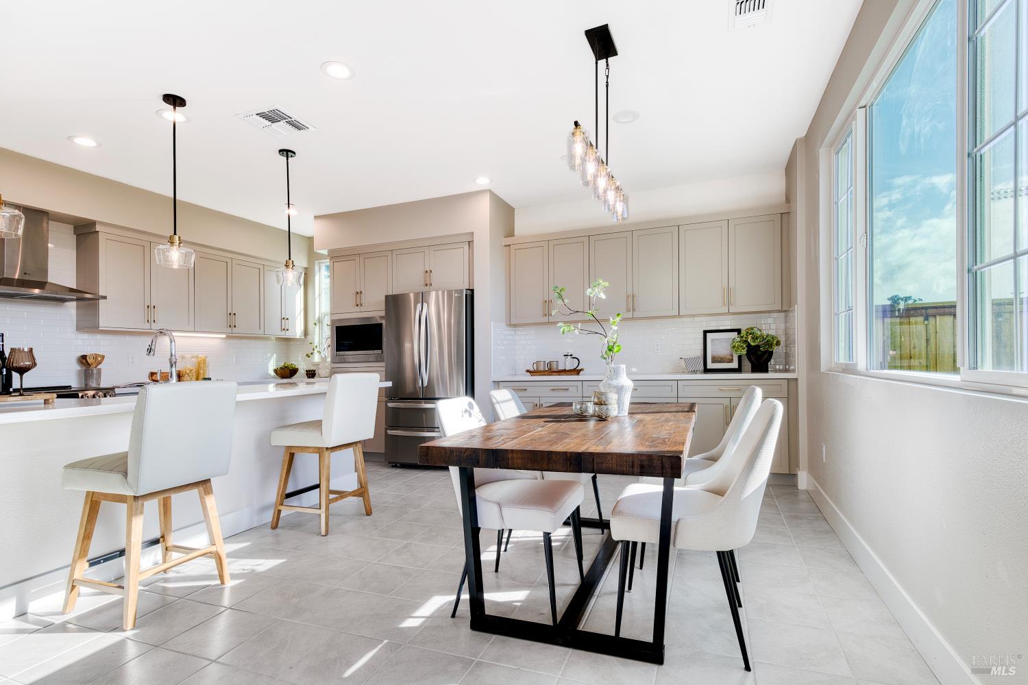 2733 Amora Circle Santa Rosa, CA 95407 - Photo 4 of 37