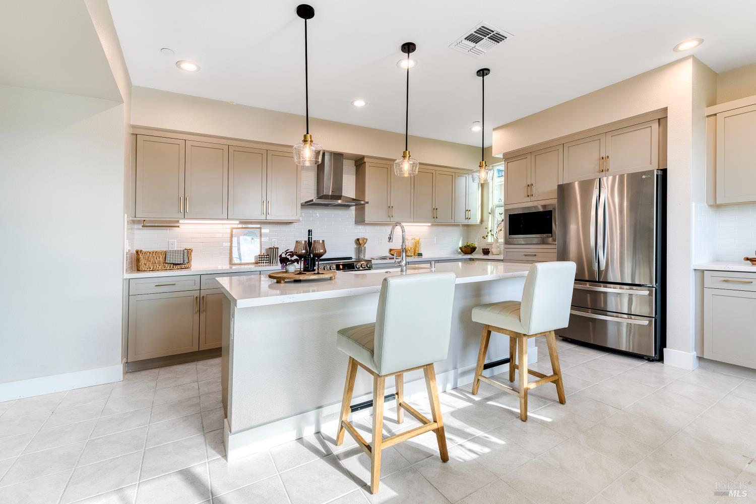 2733 Amora Circle Santa Rosa, CA 95407 - Photo 5 of 37