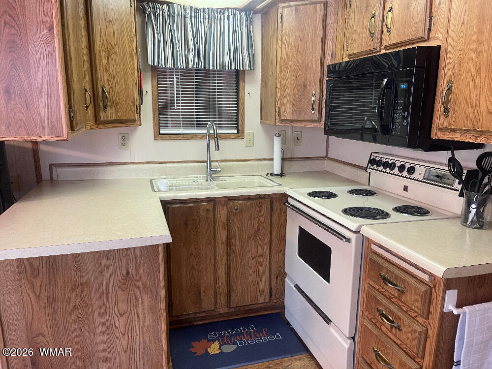 1930 Larson Road, Unit 8 Lakeside, AZ 85929 - Photo 15 of 24 1930 Larson #8 Kitchen