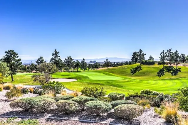 $2,550 | 3033 Highland Falls Drive, Las Vegas, NV 89134