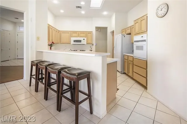 $2,550 | 3033 Highland Falls Drive, Las Vegas, NV 89134