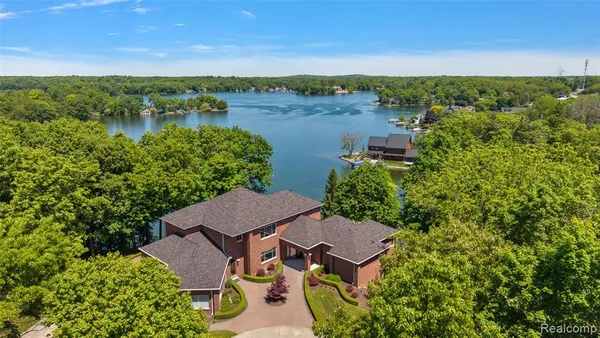 $2,200,000 | 781 Windy Fields, Leonard, MI 48367