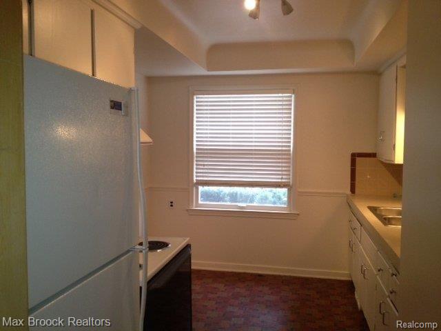 903 Nottingham Road Grosse Pointe, MI 48230 - Photo 4 of 16 KITCHEN.JPG