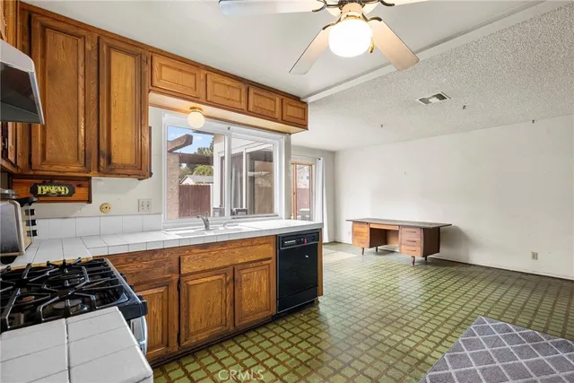 $750,000 | 26815 Lugar De Oro Drive, Valencia, CA 91354