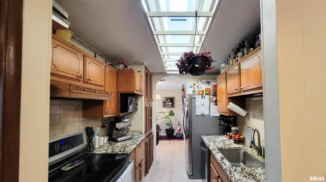 $179,900 | 202 Westernaire Drive, Marion, IL 62959