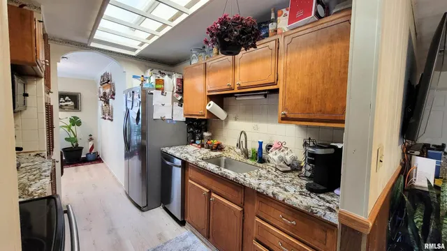 $179,900 | 202 Westernaire Drive, Marion, IL 62959