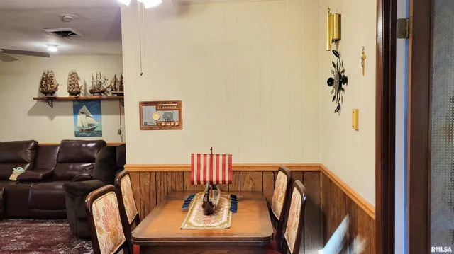 $179,900 | 202 Westernaire Drive, Marion, IL 62959