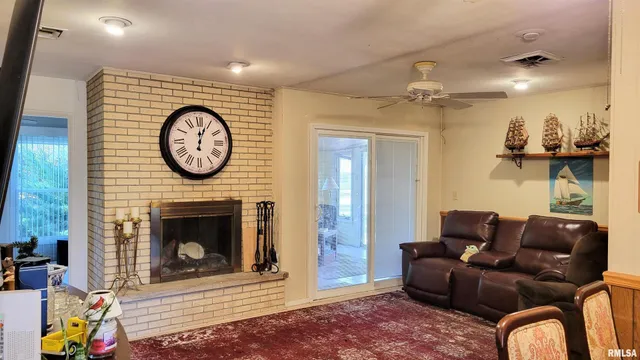 $179,900 | 202 Westernaire Drive, Marion, IL 62959