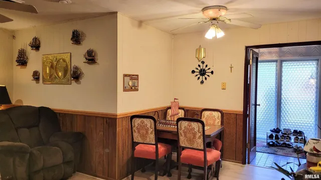 $179,900 | 202 Westernaire Drive, Marion, IL 62959