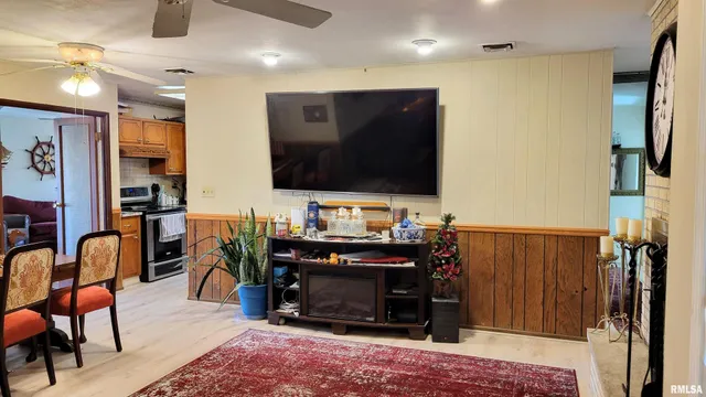 $179,900 | 202 Westernaire Drive, Marion, IL 62959