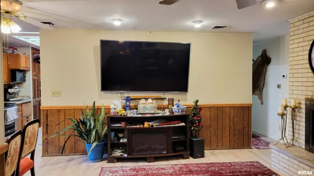 $179,900 | 202 Westernaire Drive, Marion, IL 62959