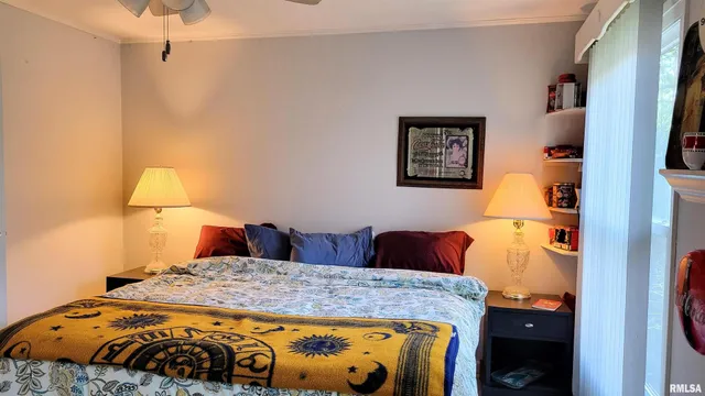 $179,900 | 202 Westernaire Drive, Marion, IL 62959