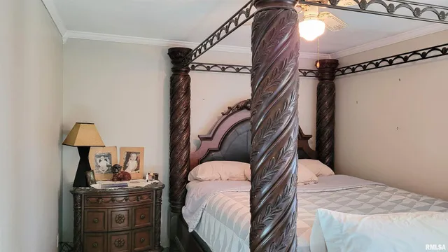 $179,900 | 202 Westernaire Drive, Marion, IL 62959